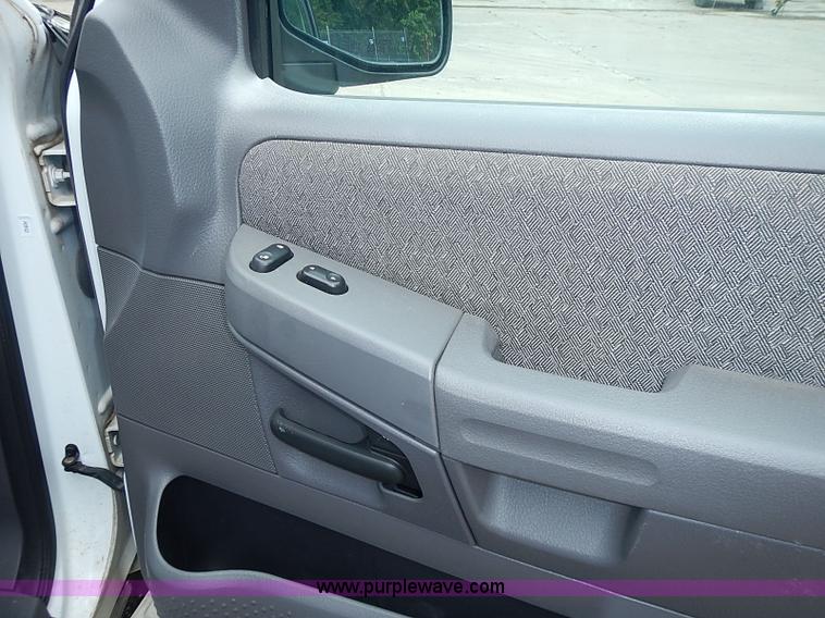 image for item BA9661 2004 Ford Explorer XLS SUV