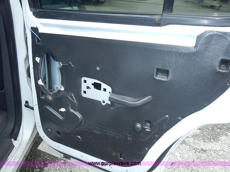 image for item BA9661 2004 Ford Explorer XLS SUV