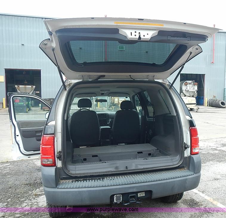 image for item BA9661 2004 Ford Explorer XLS SUV