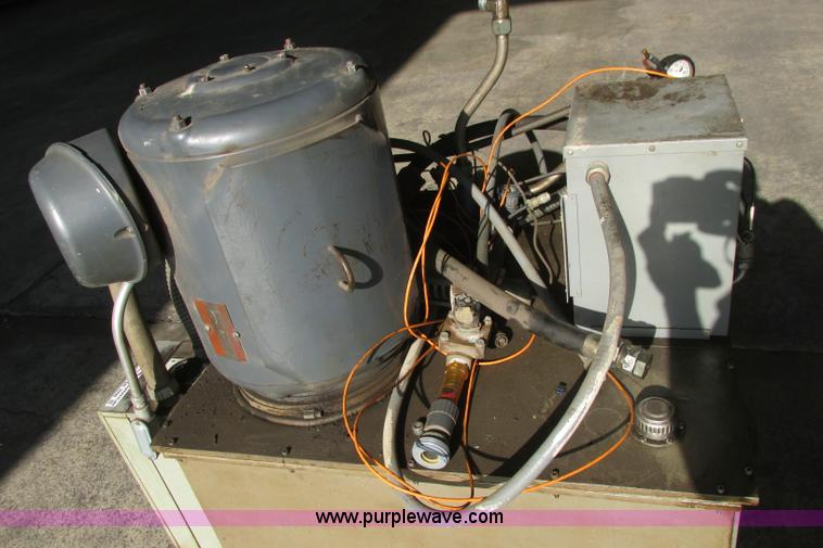 image for item BE9998 Instron hydraulic power supply