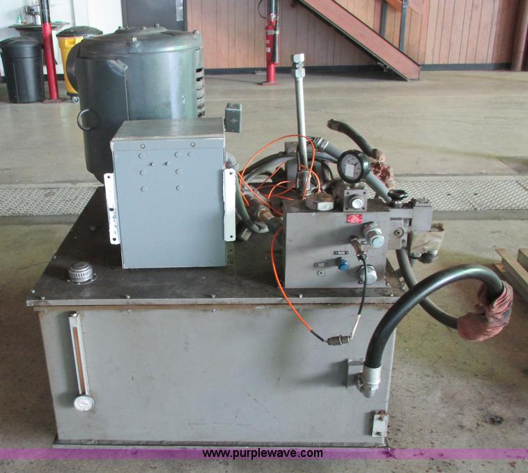 image for item BE9999 Instron hydraulic power supply