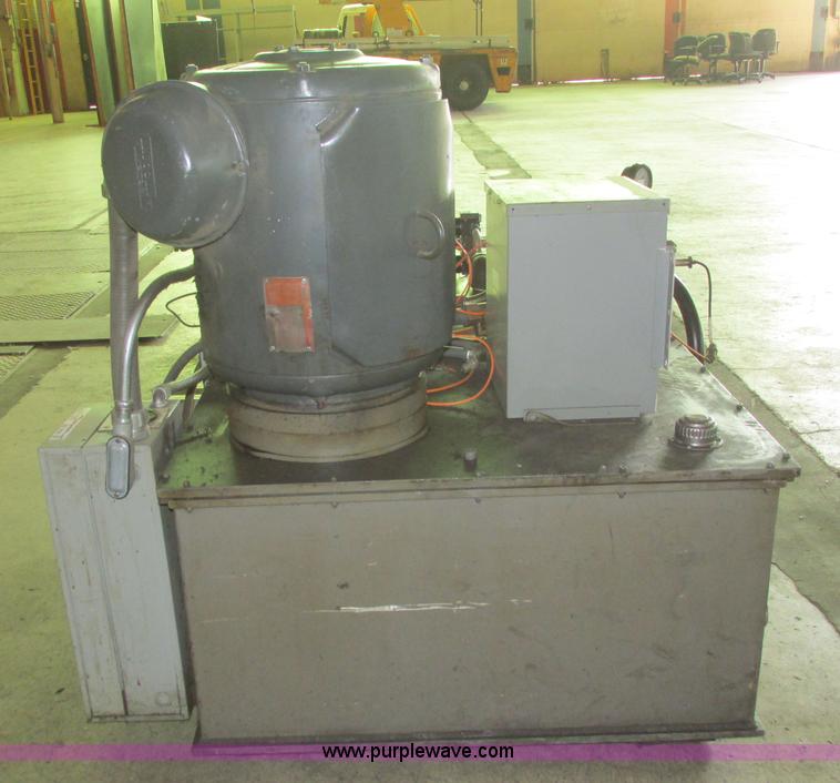 image for item BE9999 Instron hydraulic power supply