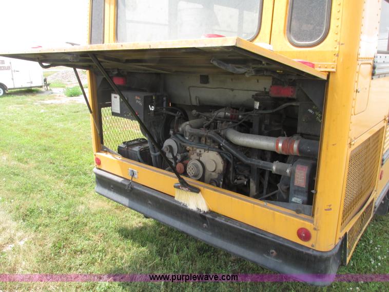 image for item F7489 1992 Thomas Built Saf-T-Liner MVP school bus
