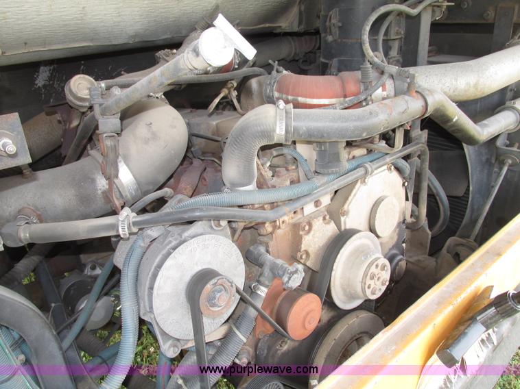 image for item F7489 1992 Thomas Built Saf-T-Liner MVP school bus