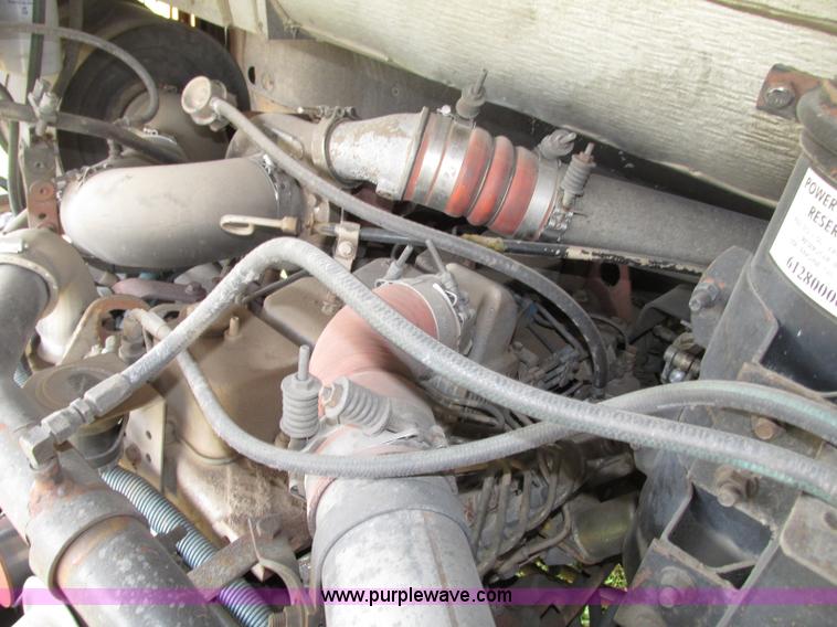 image for item F7489 1992 Thomas Built Saf-T-Liner MVP school bus