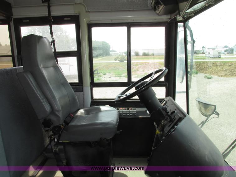 image for item F7489 1992 Thomas Built Saf-T-Liner MVP school bus