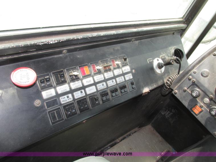 image for item F7489 1992 Thomas Built Saf-T-Liner MVP school bus