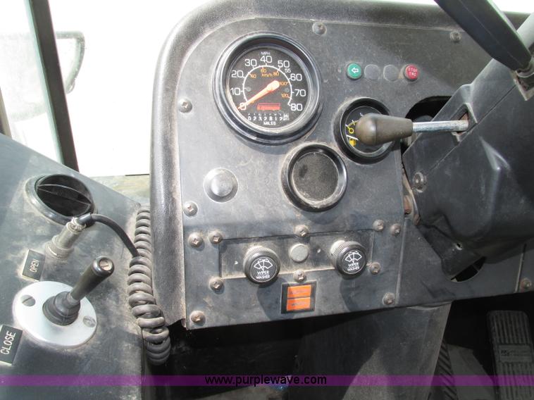 image for item F7489 1992 Thomas Built Saf-T-Liner MVP school bus