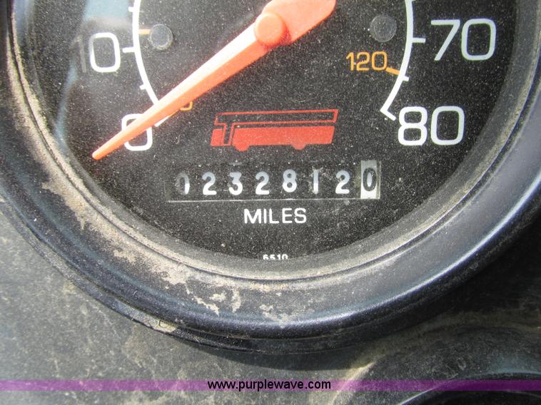 image for item F7489 1992 Thomas Built Saf-T-Liner MVP school bus