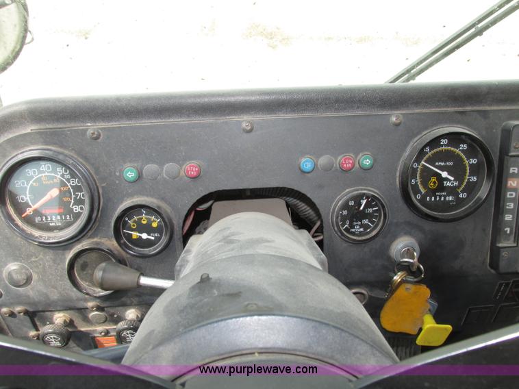 image for item F7489 1992 Thomas Built Saf-T-Liner MVP school bus