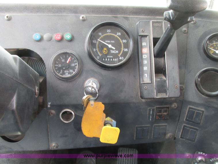 image for item F7489 1992 Thomas Built Saf-T-Liner MVP school bus