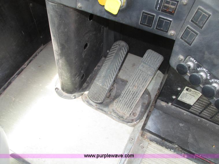 image for item F7489 1992 Thomas Built Saf-T-Liner MVP school bus