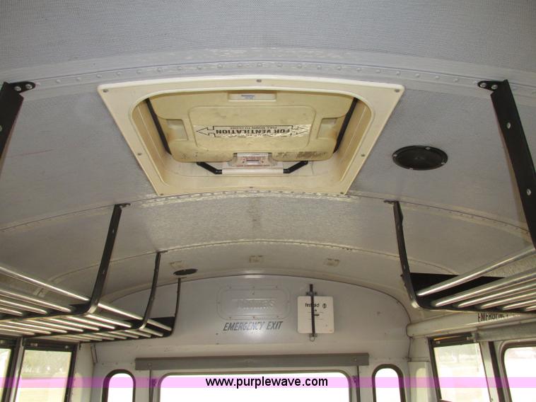 image for item F7489 1992 Thomas Built Saf-T-Liner MVP school bus