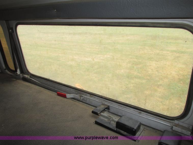 image for item F7489 1992 Thomas Built Saf-T-Liner MVP school bus