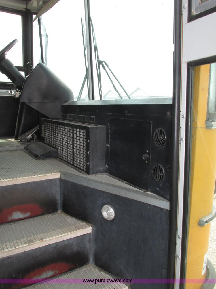 image for item F7489 1992 Thomas Built Saf-T-Liner MVP school bus