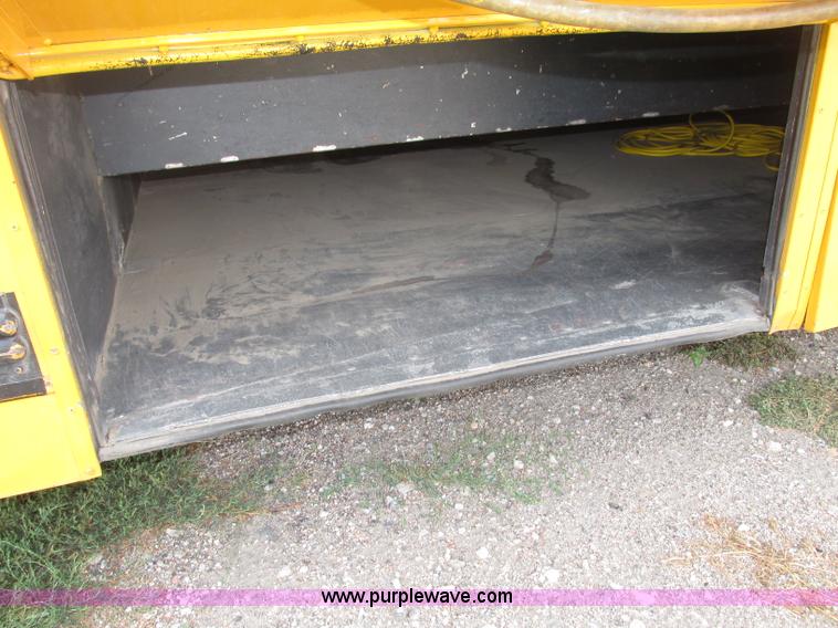 image for item F7489 1992 Thomas Built Saf-T-Liner MVP school bus