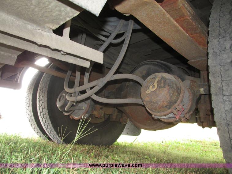 image for item F7489 1992 Thomas Built Saf-T-Liner MVP school bus