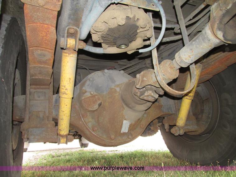 image for item F7489 1992 Thomas Built Saf-T-Liner MVP school bus