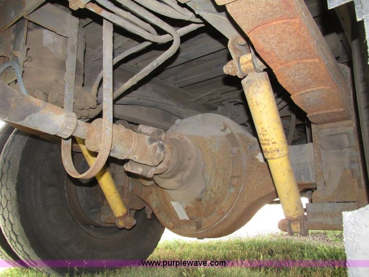 image for item F7489 1992 Thomas Built Saf-T-Liner MVP school bus