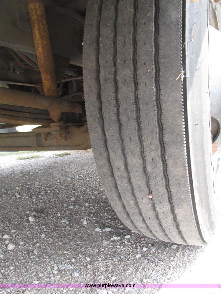 image for item F7489 1992 Thomas Built Saf-T-Liner MVP school bus