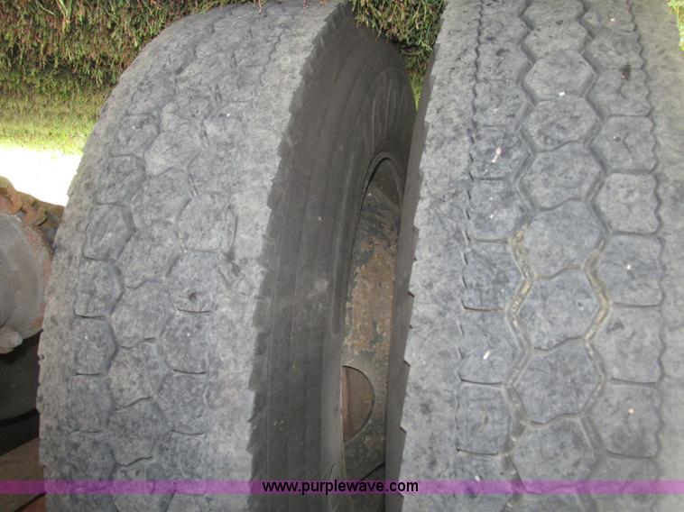 image for item F7489 1992 Thomas Built Saf-T-Liner MVP school bus