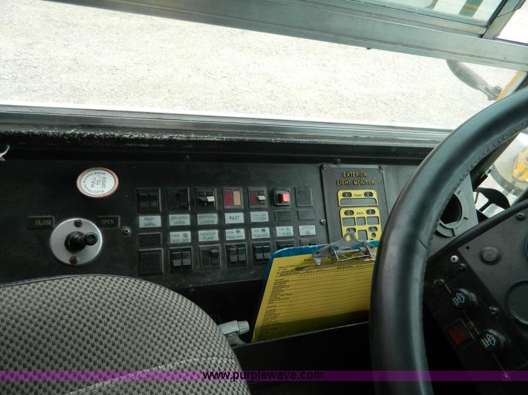 image for item H2425 1991 Thomas Built 3655 bus