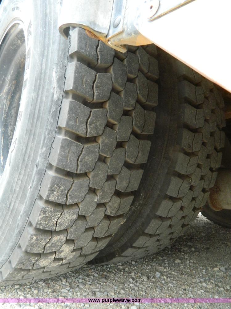 image for item H2426 1995 Blue Bird TC2000 bus