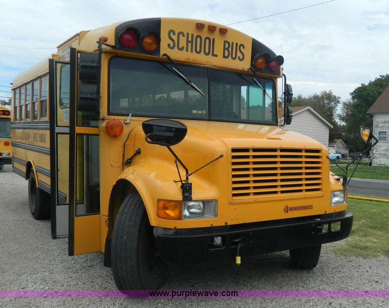 image for item H2428 1991 International 3800 bus