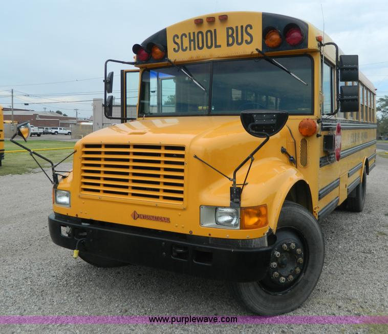 image for item H2428 1991 International 3800 bus