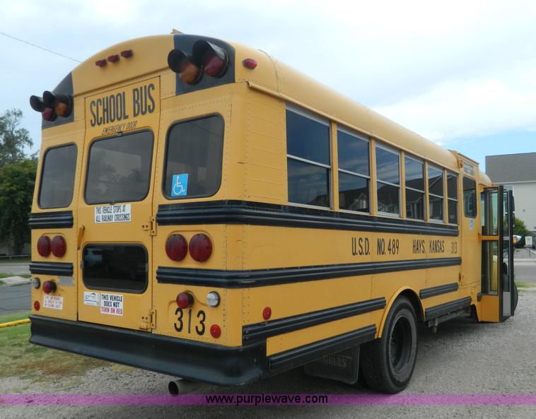 image for item H2428 1991 International 3800 bus