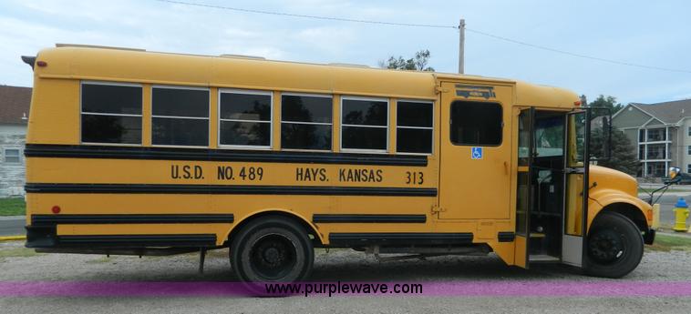 image for item H2428 1991 International 3800 bus