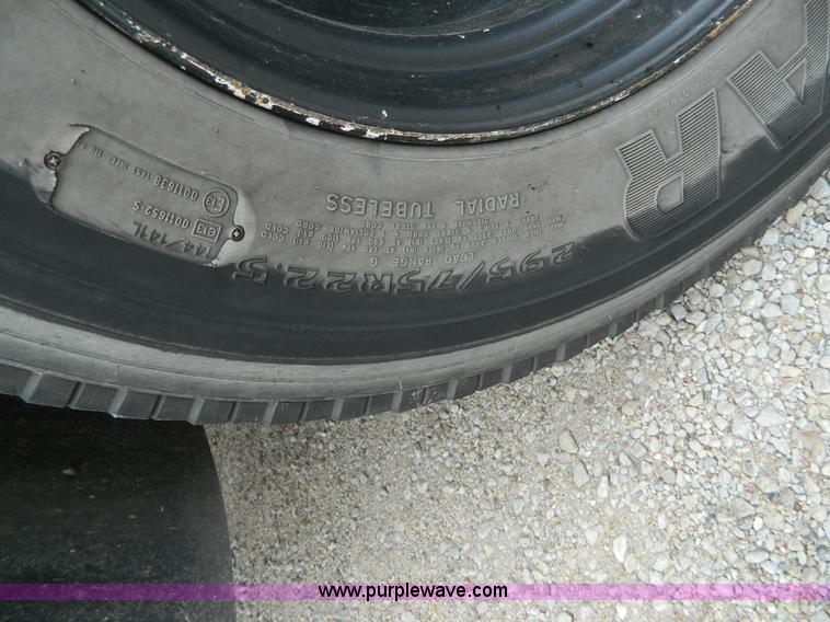 image for item H2428 1991 International 3800 bus