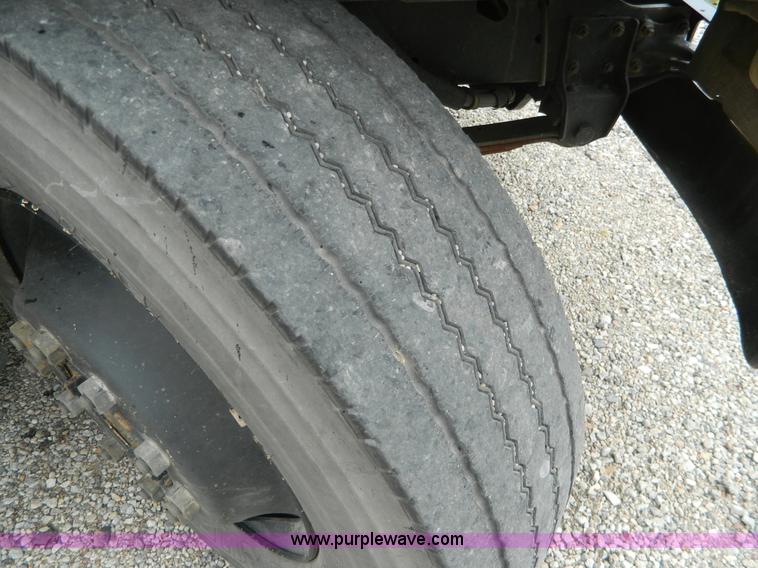 image for item H2428 1991 International 3800 bus