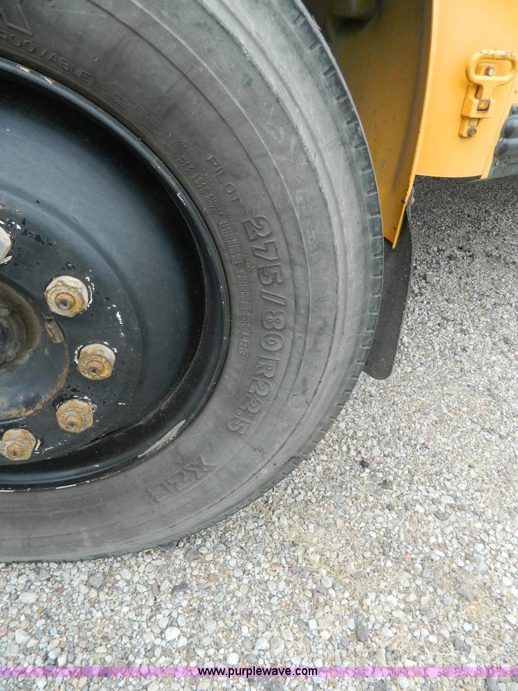 image for item H2428 1991 International 3800 bus