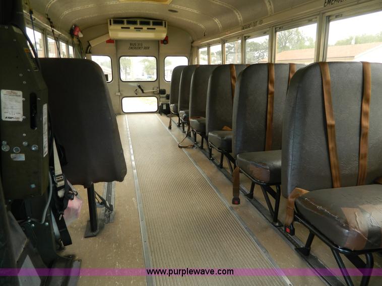 image for item H2428 1991 International 3800 bus