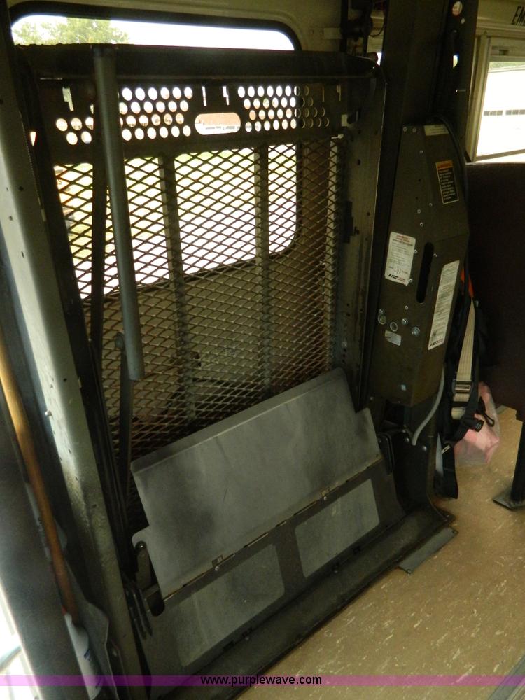 image for item H2428 1991 International 3800 bus