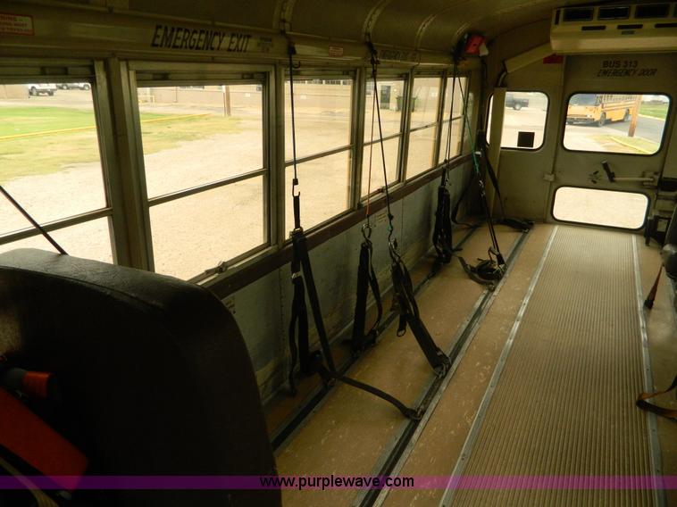 image for item H2428 1991 International 3800 bus