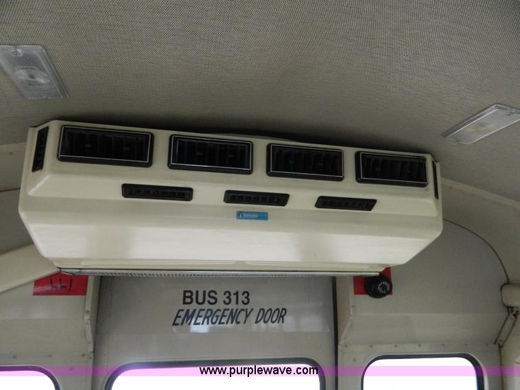 image for item H2428 1991 International 3800 bus