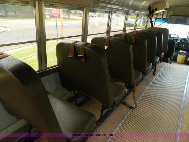 image for item H2428 1991 International 3800 bus