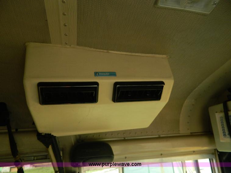 image for item H2428 1991 International 3800 bus