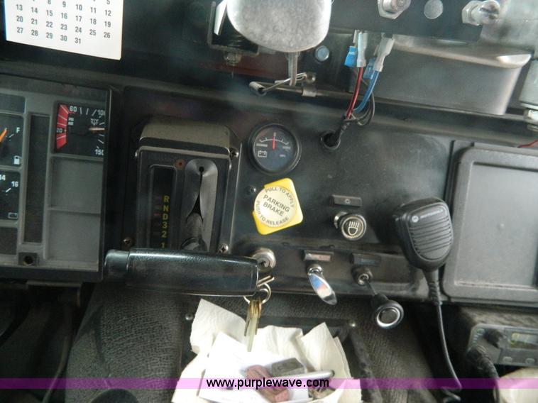 image for item H2428 1991 International 3800 bus