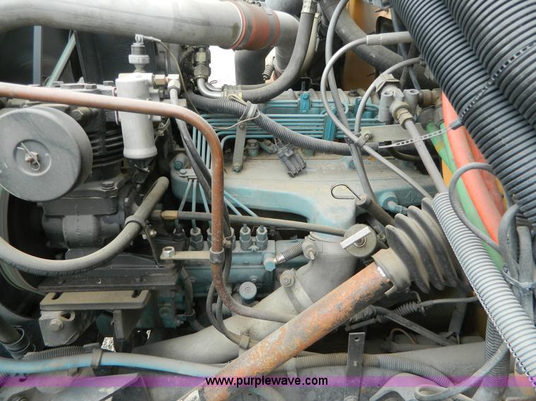 image for item H2428 1991 International 3800 bus