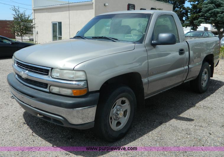 image for item H2443 1999 Chevrolet Silverado 1500 pickup truck