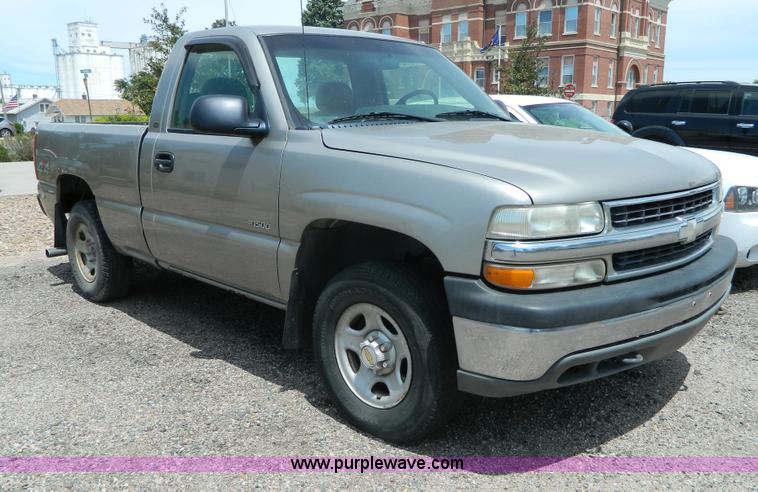 image for item H2443 1999 Chevrolet Silverado 1500 pickup truck