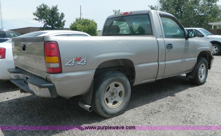 image for item H2443 1999 Chevrolet Silverado 1500 pickup truck