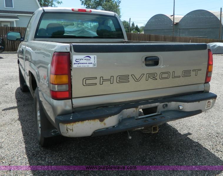 image for item H2443 1999 Chevrolet Silverado 1500 pickup truck