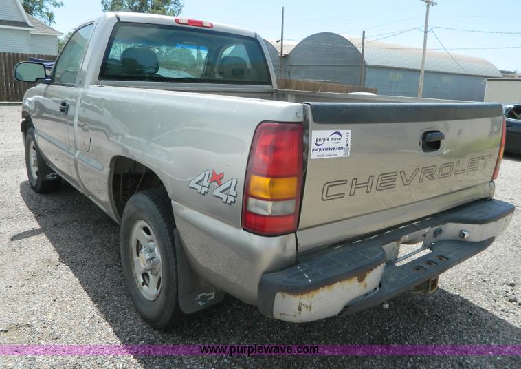 image for item H2443 1999 Chevrolet Silverado 1500 pickup truck