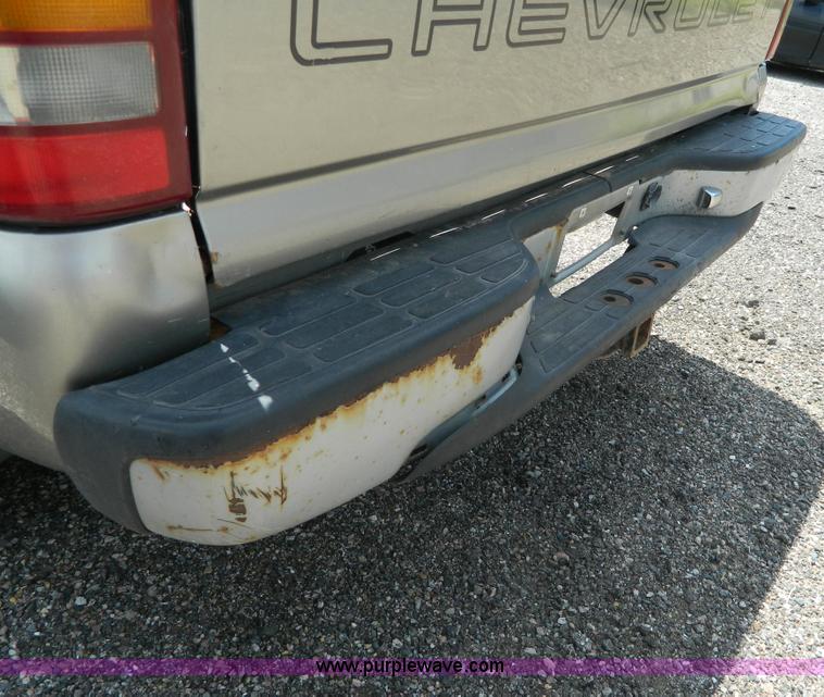 image for item H2443 1999 Chevrolet Silverado 1500 pickup truck