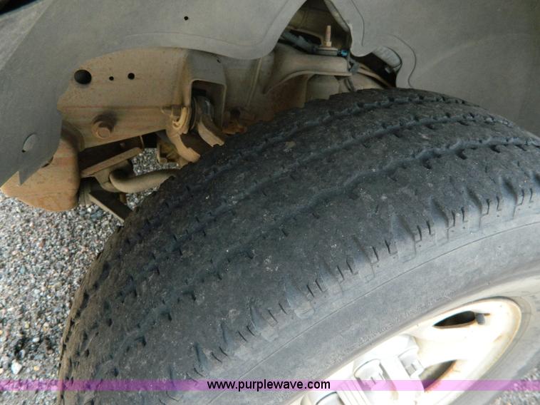 image for item H2443 1999 Chevrolet Silverado 1500 pickup truck