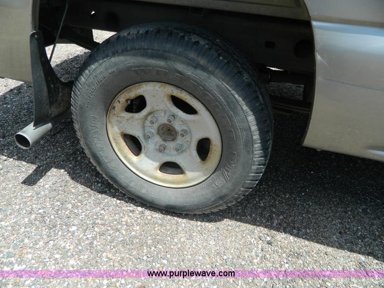 image for item H2443 1999 Chevrolet Silverado 1500 pickup truck